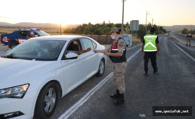 Elazığ’da jandarma ekipleri drone destekli şok trafik uygulaması yaptı.