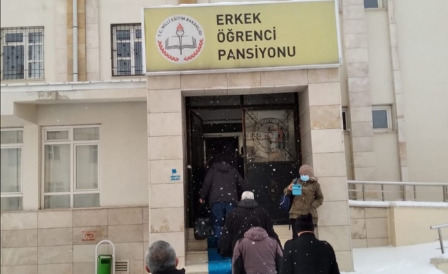 MAHSUR KALAN YOLCULARI KARAKOÇAN KAYMAKAMLIĞI MİSAFİR ETTİ