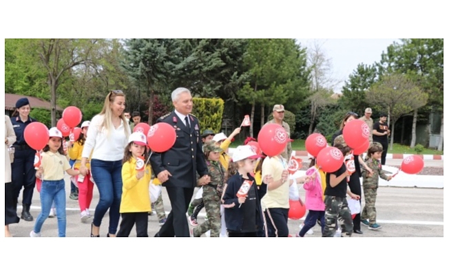Elazığ İl Jandarma Komutanlığı, 23 Nisan’da çocukları ağırladı.
