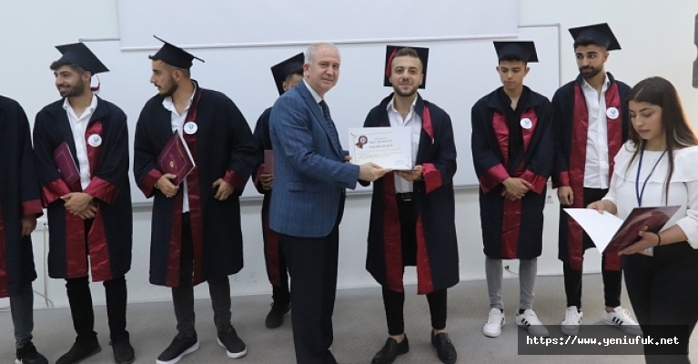 FIRAT ÜNİVERSİTESİ KOVANCILAR MESLEK YÜKSEKOKULU 2021-2022 AKADEMİK YILI MEZUNİYET TÖRENİ YAPILDI