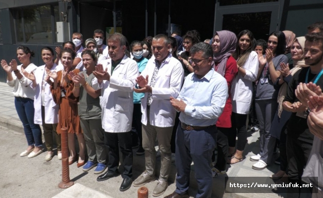 DOKTOR OKTAY KAPAN İÇİN İŞ ARKADAŞLARI HASTANE ÖNÜNDE PROTESTO YAPTI
