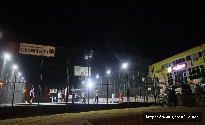 AÇIK BASKETBOL VOLEYBOL VE TENİS SAHASI GENÇLERDEN YOĞUN İLGİ GÖRÜYOR.