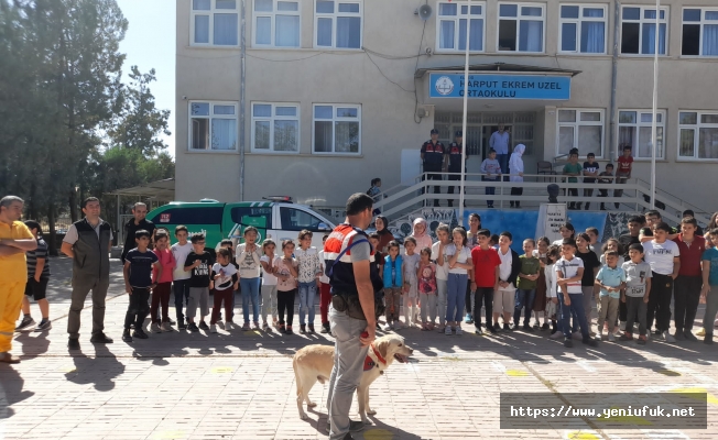 JANDARMA ÖĞRENCİLERİ BİLGİLENDİRDİ!