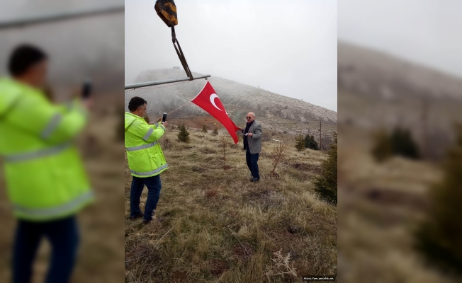 Harput’a Dev Türk Bayrağı