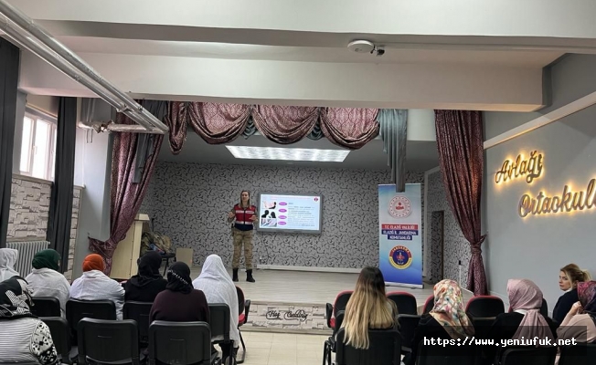 Jandarma Ekipleri Vatandaşları Bilgilendirdi