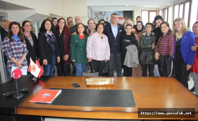 CHP’ye Katılan Yeni Üyelere Rozetleri Takıldı