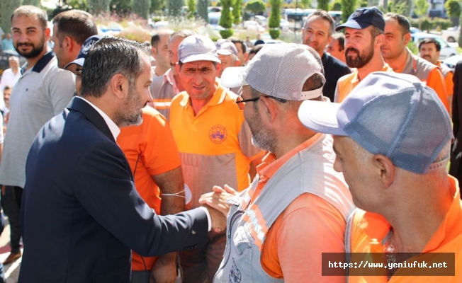 Elazığ Belediyesi İşçilerin Yüzünü Güldürdü