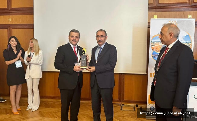 Rektör prof. Dr. Göktaş’a Çekya’da Bilime Katkı Ödülü Verild