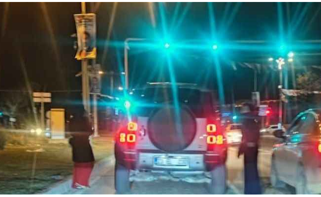 Elazığ’da Trafik Işıklarında Tehlikeli Mendil Satışı Devam Ediyor!