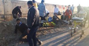 İnşaat İşçilerini Taşıyan Minibüs Kaza Yaptı 9 Yaralı