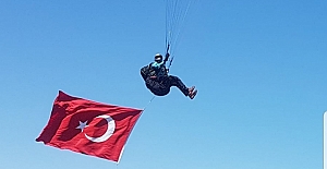 600 Metre Yükseklikte Türk Bayrağı'nı Dalgalandırdılar