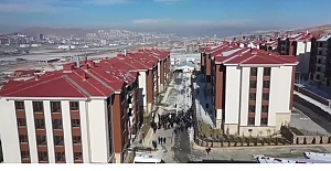 Cumhurbaşkanı Erdoğan Helikopterle Deprem Konutlarını İnceliyor