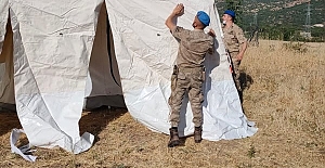 Depremin Ardından Jandarma Evi hasar gören Depremzedeler için çadırlar kurmaya başladı