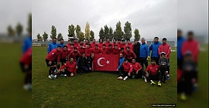 Antrenmanda Türk Bayrağı Açtılar