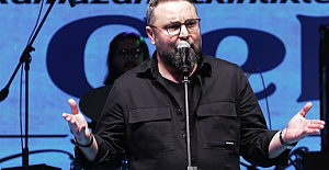 SANATÇI MUSTAFA CİHAT SAHNE ALDI