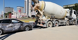 BETON MİKSERİ İLE OTOMOBİL ÇARPIŞTI