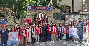 ELAZIĞ’A GELEN GÖNÜLLÜ ÖĞRENCİLER, HARPUT’TA JANDARMA EKİPLERİNİ ZİYARET ETTİ