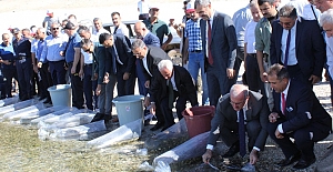 KEBAN’DA, SU ÜRÜNLERİ ÜRETİM TESİSİNDE 19 MİLYON YAVRU BALIK SU İLE BULUŞTU