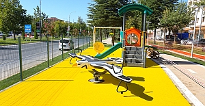 PARK VE YÜRÜYÜŞ YOLLARINDA BAKIM ÇALIŞMALARINI SÜRDÜRÜYOR