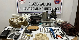 HIRSIZLAR  JANDARMADAN KAÇAMADI!