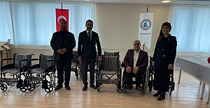 CHP'den 10 adet tekerlekli sandalye bağışında bulundu
