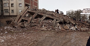 Ağır hasarlı binaların yıkımına başlandı