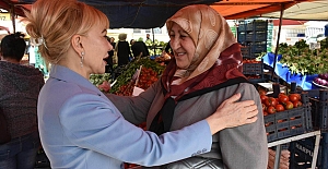 Yasemin Açık Gazi Caddesi’nde esnaf ile buluştu