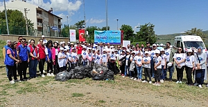 Jandarma Ve Öğrenciler Sahilde Çevre Temizliği Yaptı