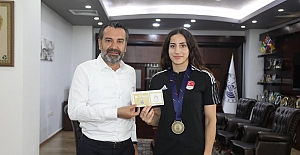 Elazığ Belediyespor’un Olimpiyat Vizeli Boksörü Gizem Özer, Güney Kore Yolcusu